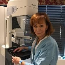 18 minutes ago , Farewell in tears/ Family announced the sad news of Legend singer Reba McEntire