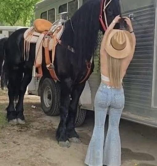 Ky tekst është i mbrojtur. Lexo artikullin origjinal këtu: https://teknolojibura.com/a-husband-receives-a-mysterious-photo-from-his-wife-what-followed-changed-everything/?fbclid=IwZXh0bgNhZW0CMTEAc3J0YwZhcHBfaWQKNjYyODU2ODM3OQABHsuz_DtBvaOTNYZD1NcwrB4YoOIYXuMHgKry6jAlqcz7oFlhZr1Lp6fghRCS_aem_cgU1vJiNwXspSNVbaMeY6g