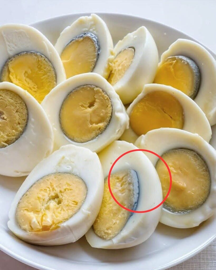 If Your Eggs Have a Green Ring Around the Yolk, Here’s What It Really Means