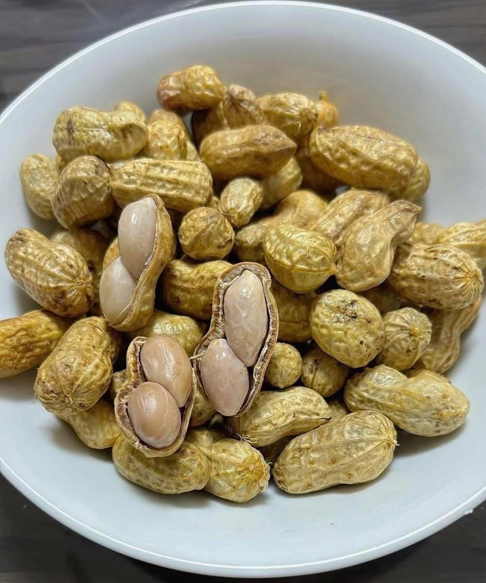 Eating Peanuts: Health Benefits, Risks, and Expert Advice
